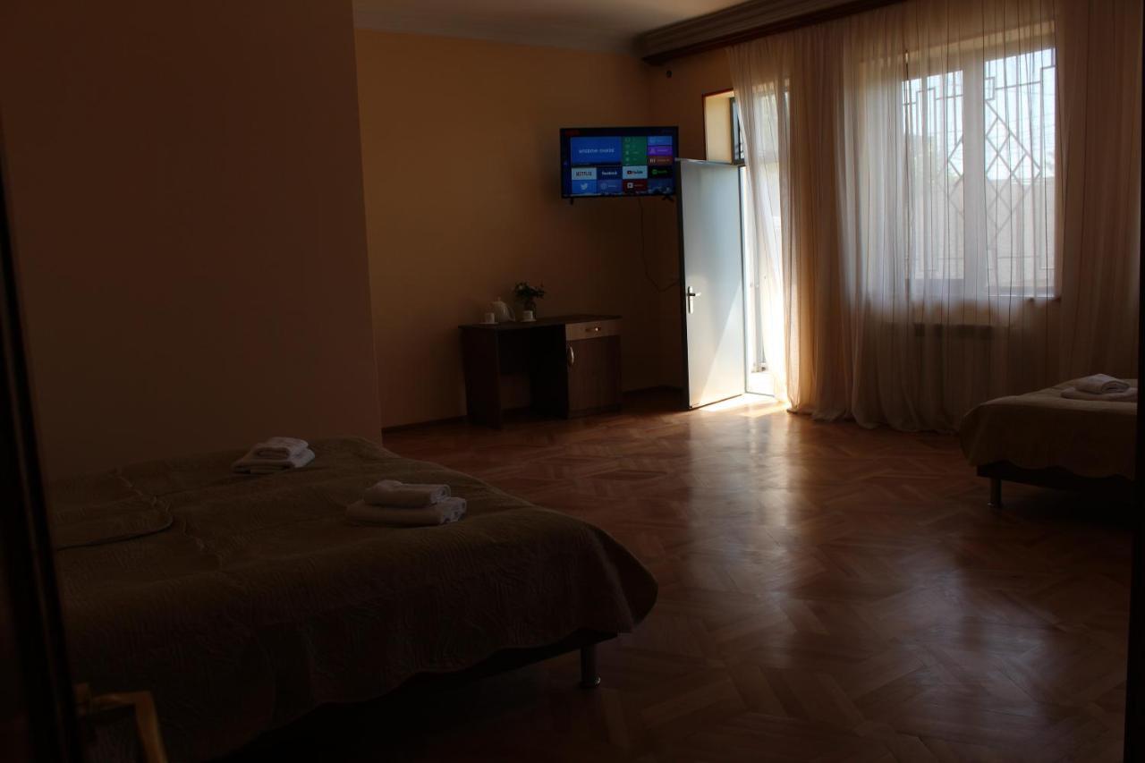 Big House Hotell Tbilisi Exteriör bild